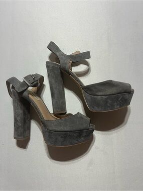 Steve Madden Women’s 10 Gray Suede Platform 6” Heel Sandals with Ankle Strap